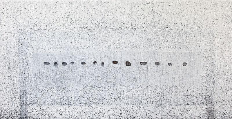 桌上的十三顆石頭